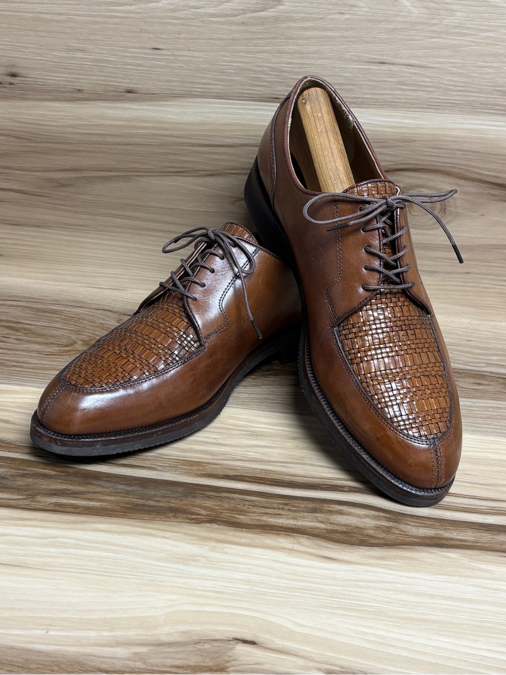 Cole Haan men's brown leather split to oxford featuring woven upper toe 11.5